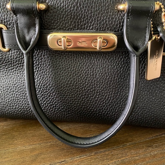 Coach Swagger 27 in Pebble Leather - Picture 4 of 16